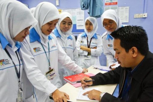pembantu perubatan kecemasan