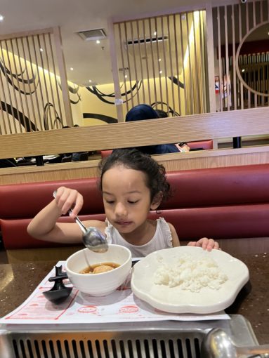 makanan untuk budak di sukiya