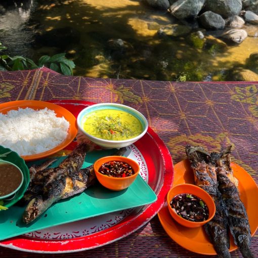 makanan rumah sungai bercuti tepi sungai