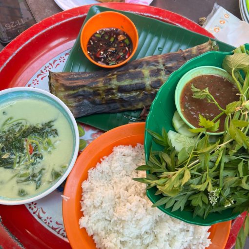 makanan tengahari rumah sungai review rumah sungai lenggong